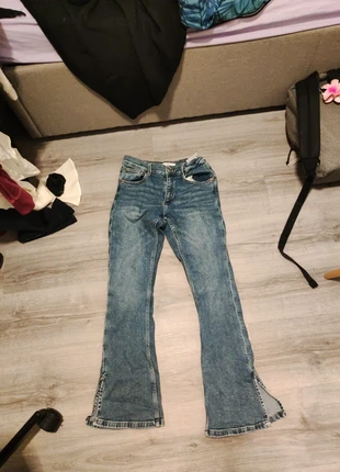 Jean taille basse évasé et délavé, brand: Zara, condition: Very good, size: 14 years / 164 cm, €7.00, €8.05 includes Buyer Protection