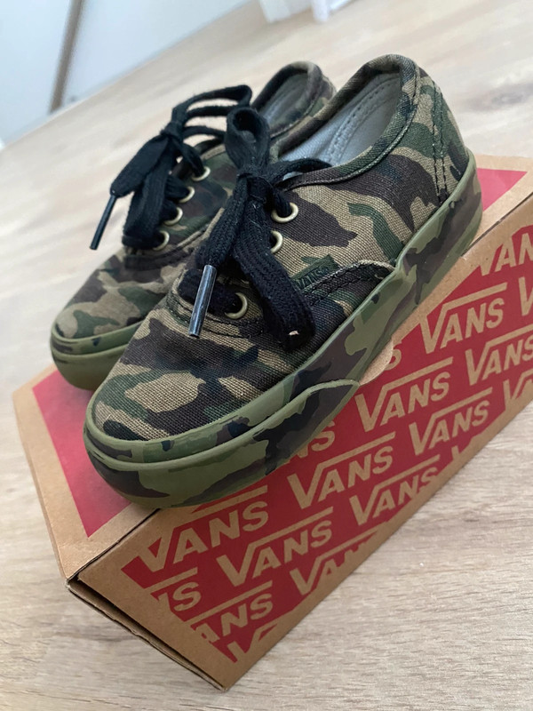 Vans stoere zgan peuter sneakers maat 23,5 Authentic mono camouflage zwart groen - Vinted