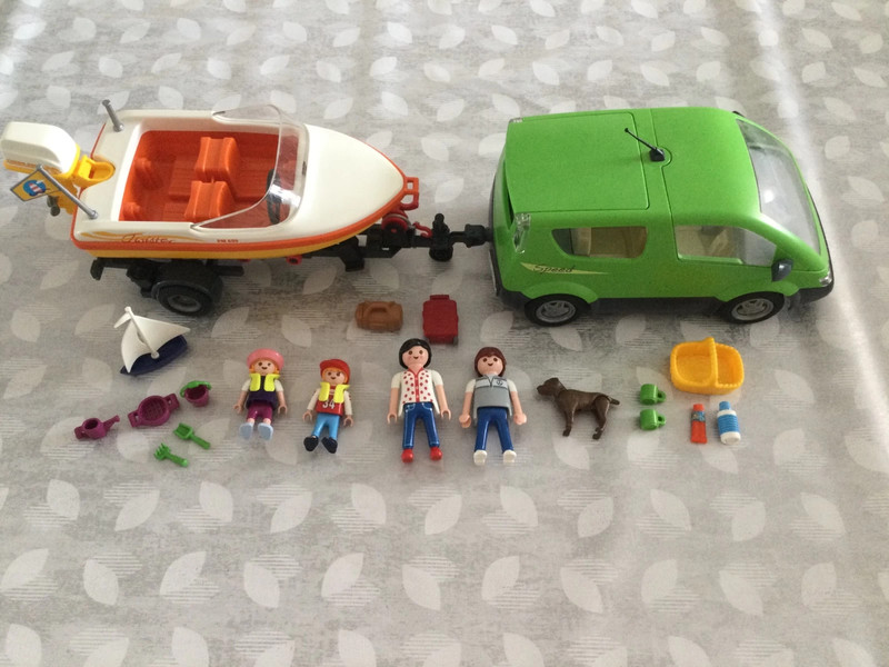 Playmobil Voiture familiale avec remorque porte-bateaux 4144