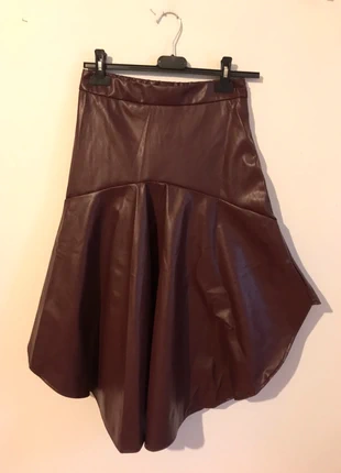 Gonna Julia asimmetrica in ecopelle di Shein, merk: Shein, staat: Nieuw zonder prijskaartje, maat: S / 36 / 8, € 8,00, € 9,10 inclusief Kopersbescherming