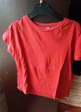 Tee shirt rouge, brand: Jennifer, condizioni: Ottime, taglia: S / IT 40 / EU 36, €2.00, €2.80 include la Protezione acquisti