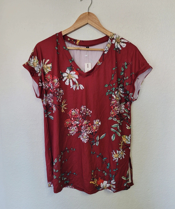 Nwt Tropical Top Medium 1