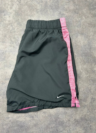 Short Nike | Taille S | Couleur Rose, Gris, marque: Nike, état: Très bon état, taille: S / 36 / 8, 10,00 €, 11,20 € Protection acheteurs (Pro) incluse