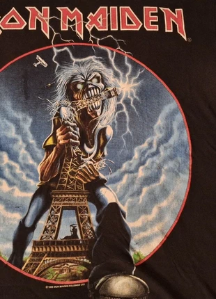 Iron Maiden (Paris, I Survived 9-9-99 shirt), brand: Bandshirt, condizioni: Ottime, taglia: XL, €399.00, €419.65 include la Protezione acquisti