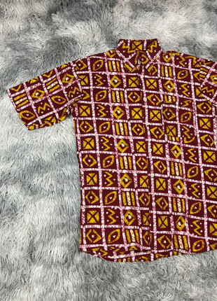 maroon yellow tribal print short sleeve vintage shirt, marque: Vintage Dressing, état: Très bon état, taille: M, 15,00 €, 16,45 € Protection acheteurs incluse