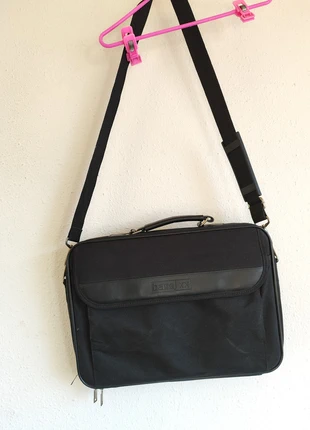 Maletín negro para laptop de BaseXX compacto y funcional, marque: Bag Base, état: Très bon état, 10,00 €, 11,20 € Protection acheteurs incluse