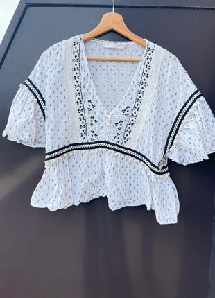 Blouse ZARA blanche et bleue taille M – brodée, dentelle et manches courtes, brand: Zara, condition: Very good, size: M / 38 / 10, €4.00, €4.90 includes Buyer Protection