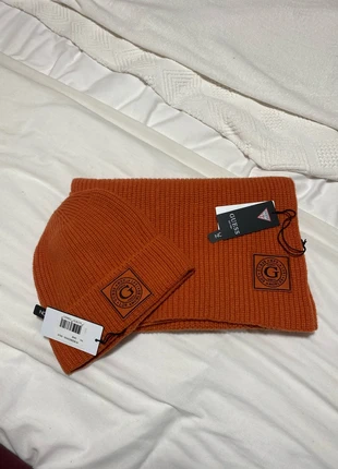 Bonnet et écharpe, brand: GUESS, condition: New with tags, €35.00, €37.45 includes Buyer Protection