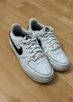 Basket Nike Air Force One blanche logo noir - Taille 38, brand: Nike, condition: Good, size: 38, €10.00, €11.20 includes Buyer Protection