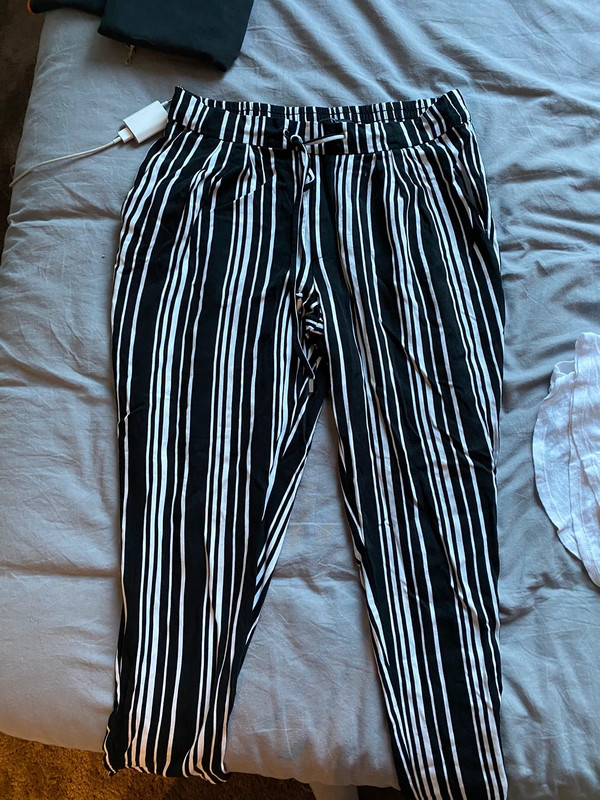 Pantalon fluide blanc et noir M Mango 3