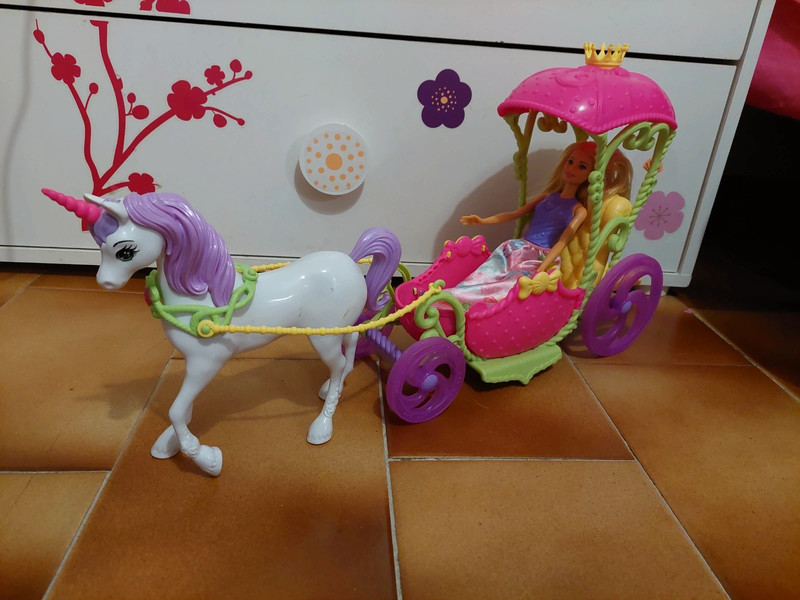 Carosse avec Barbie et licorne