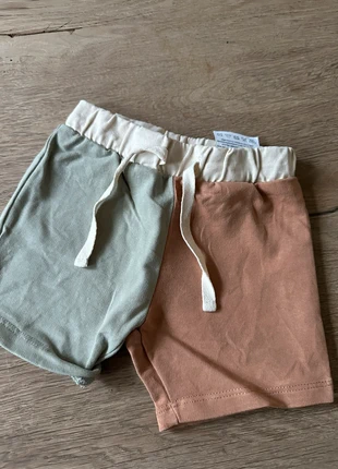 Short Colourblock Cuddles and Smiles, marca: Cuddles & Smiles, estado: Muito bom, tamanho: 6-9 meses / 68 cm, €4.00, €4.90 inclui Proteção do Comprador