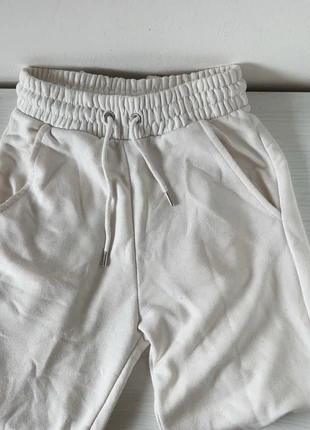 Pantaloni tuta, brand: Stradivarius, condizioni: Nuovo senza cartellino, taglia: XS / IT 38 / EU 34, €7.00, €8.05 include la Protezione acquisti