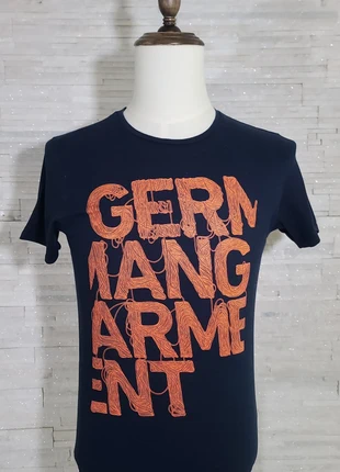 Contraste Audacieux: T-shirt Marine à Motif Vibrant, brand: Coton, condition: Very good, size: S, €8.00, €9.10 includes Buyer Protection