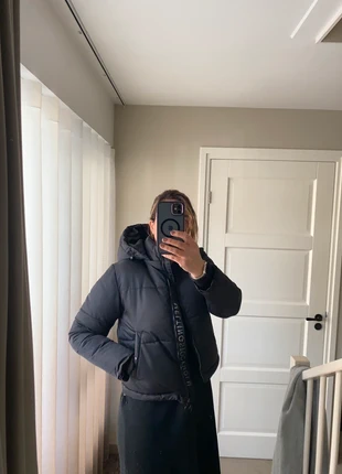 Pufferjacket zwart Melting Stockholm Small, merk: Melting Stockholm, staat: Heel goed, maat: S / 36 / 8, € 40,00, € 42,70 inclusief Kopersbescherming