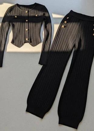 Ensemble tricoté noir à boutons dorés – Chic / Automne / Minimaliste, brand: Vespera, condizioni: Ottime, taglia: M / IT 42 / EU 38, €64.99, €68.94 include la Protezione acquisti