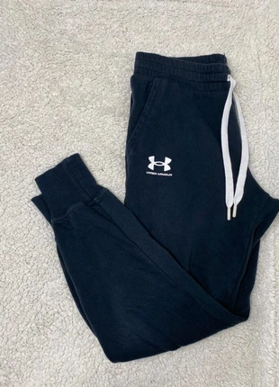 Jogging under armour noir taille S, merk: Under Armour, staat: Heel goed, maat: S, € 22,00, € 23,80 inclusief Kopersbescherming