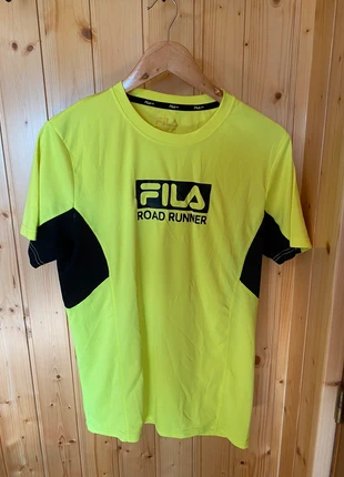 Camiseta Fila, merk: FILA, staat: Heel goed, maat: M, € 3,50, € 4,38 inclusief Kopersbescherming