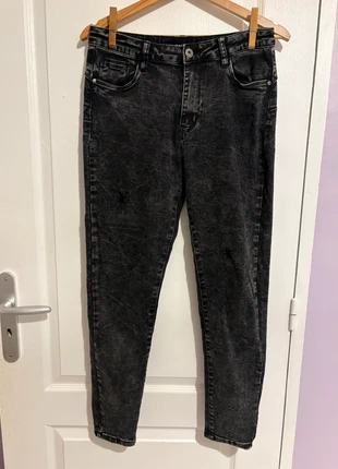 Jean Femme couleur noire, taille 40, marke: Boutique indépendante, zustand: Sehr gut, größe: L / 40 / 12, 5,00 €, 5,95 € inklusive Vinted-Käuferschutz