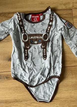 Trachten Body, merk: Bondi Mini, staat: Heel goed, maat: 6-9 maanden / 68 cm, € 4,00, € 4,90 inclusief Kopersbescherming