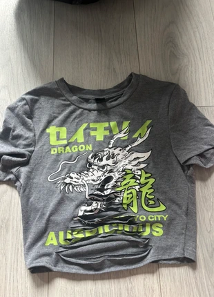 grey graphic crop top, brand: Shein, condition: Very good, size: S / 36 / 8, €1.50, €2.28 includes Buyer Protection