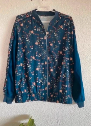 Bomber fina azul Stradivarius, marca: Stradivarius, estado: Muito bom, tamanho: M / 38 / 10, €3.95, €4.85 inclui Proteção do Comprador