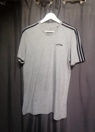 Tee-shirt Adidas gris tailleM, merk: adidas, staat: Heel goed, maat: M, € 7,00, € 8,05 inclusief Kopersbescherming