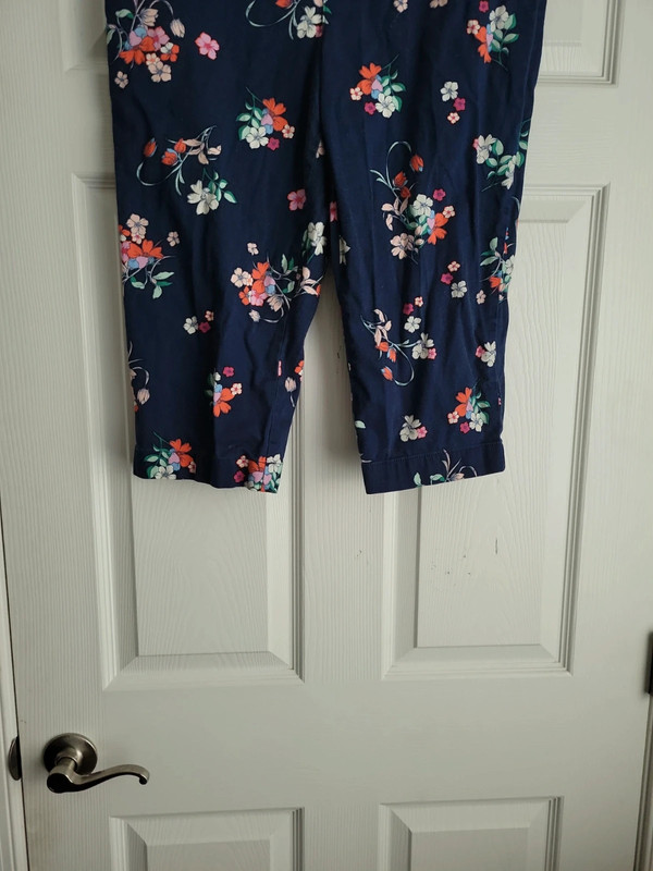 St. John’s Bay Floral Capri Pants 2