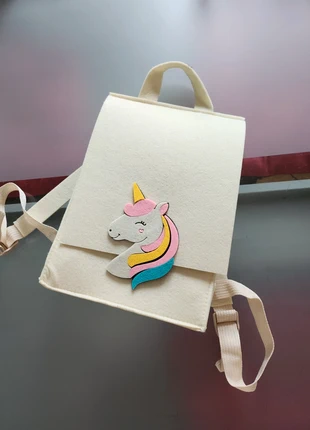 Sac à dos licorne en feutrine beige 🌈, estado: Novo sem etiquetas, €6.00, €7.00 inclui Proteção do Comprador