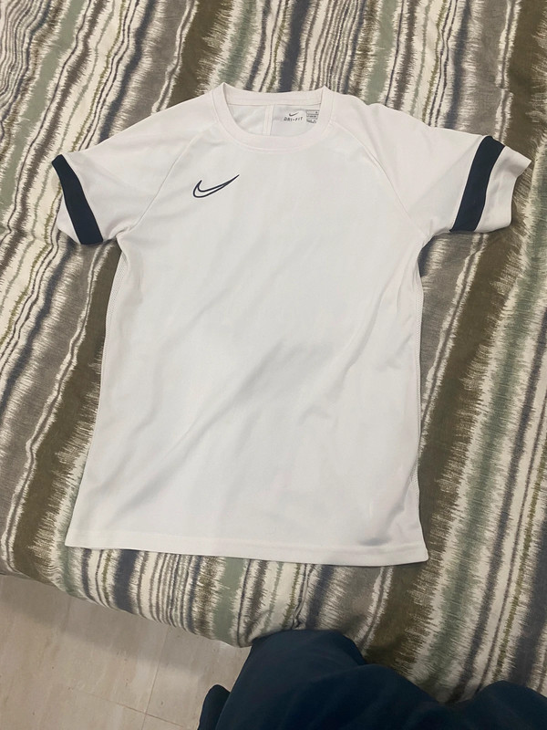 Camiseta Nike para hacer deporte 1