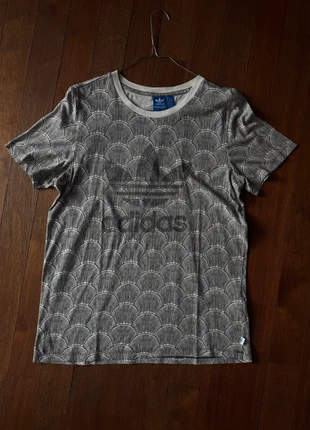 T shirt Maglietta maniche corte Adidas Originals – bianca e nera con pattern geometrico graphic tee, brand: adidas, condizioni: Ottime, taglia: M, €11.00, €12.25 include la Protezione acquisti