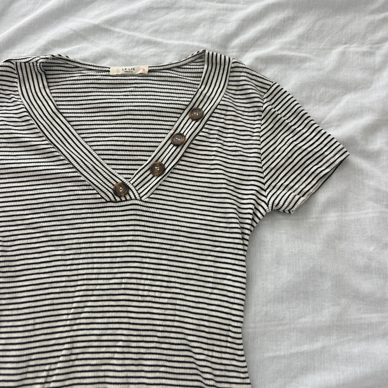 Le lis stripe v neck top 2