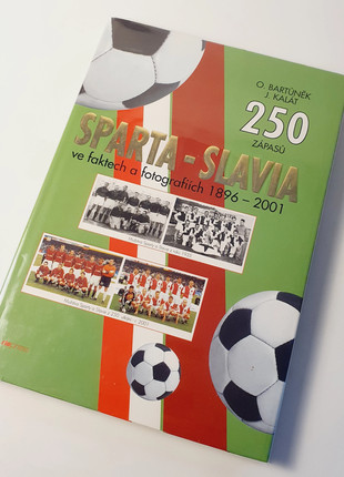 Obrázek k inzerátu: 250 zápasů Sparta - Slavia ve faktech a fotografiích 1896-2001 (Oldřich Bartůněk, 2002)