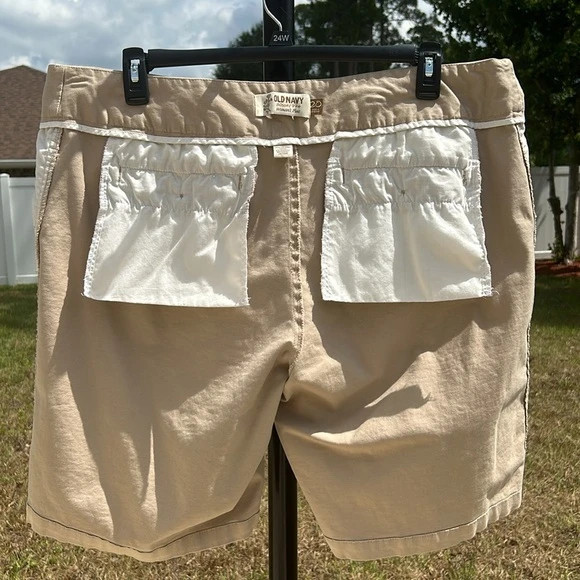 Never worn Old Navy women's plus shorts 4