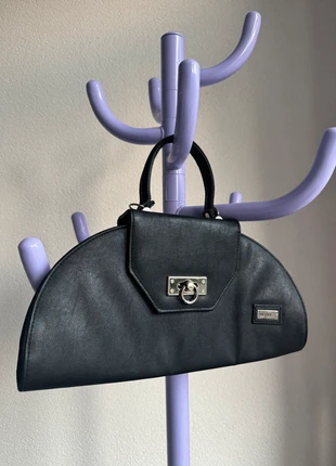 Vintage Y2K black half-moon shaped handbag, merk: Vintage, staat: Heel goed, € 18,00, € 19,60 inclusief Kopersbescherming Pro