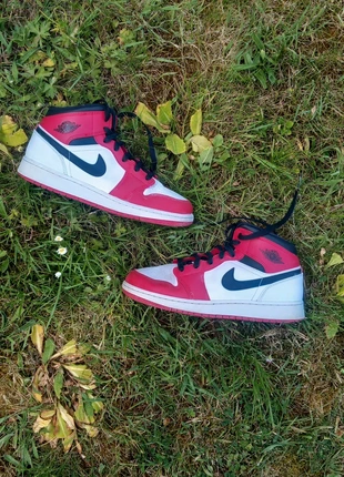 Jordan 1mid rouge et blanche chicago taille 39, marca: Jordan, estado: Muito bom, tamanho: 39, €35.00, €37.45 inclui Proteção do Comprador