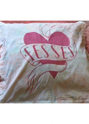 oreiller upcyclé a fleurs, marke: Fait Main, zustand: Sehr gut, größe: 60 x 60 cm, 22,00 €, 23,80 € beinhaltet Vinted-Käuferschutz Pro