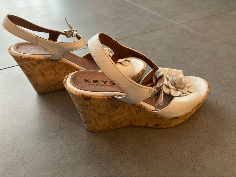 Consequent Oost Verlaten Keys Italiaanse leren sleehak sandalen - Vinted