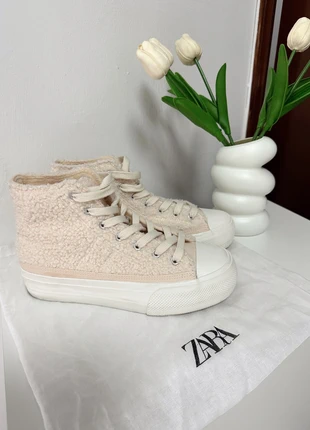 Zapatillas altas borreguillo de Lefties, marque: Zara, état: Neuf sans étiquette, taille: 37, 15,00 €, 16,45 € Protection acheteurs incluse