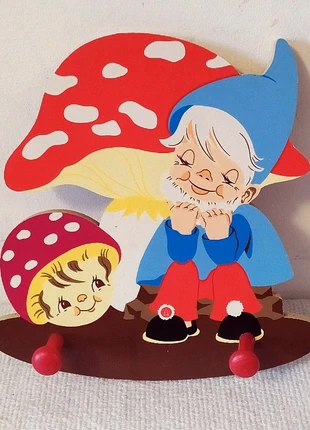 Patère ’’Lutin et champignon’’ en bois coloré vintage, marque: Vintage, état: Très bon état, 19,00 €, 20,65 € Protection acheteurs (Pro) incluse