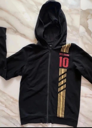 HoodieBelgium, merk: BELGIUM, staat: Heel goed, maat: 13 jaar / 158 cm, € 8,50, € 9,63 inclusief Kopersbescherming