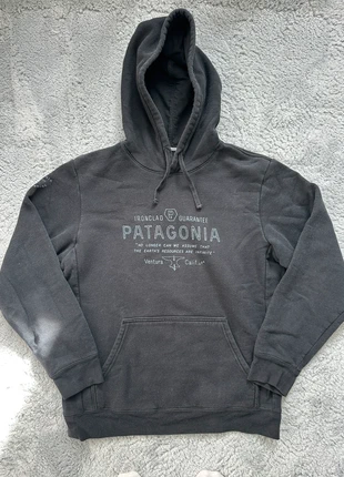 Pull à capuche Patagonia noir avec logo au centre taille M, marca: Patagonia, estado: Muito bom, tamanho: M, €40.00, €42.70 inclui Proteção do Comprador Pro