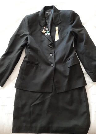 Trajes académicos ( um da loja académica e outro da Estudantices), staat: Heel goed, maat: XXS / 32 / 4, € 40,00, € 42,70 inclusief Kopersbescherming