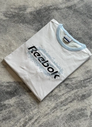 T-shirt Reebok vintage logo brodé col contrasté blanc bleu ciel XL, marque: Reebok, état: Très bon état, taille: L, 27,99 €, 30,09 € Protection acheteurs (Pro) incluse