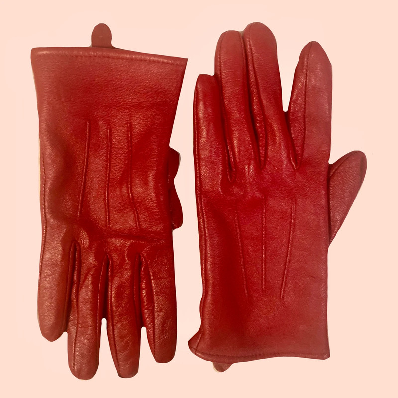 Pre-owned Leather Gloves In Red