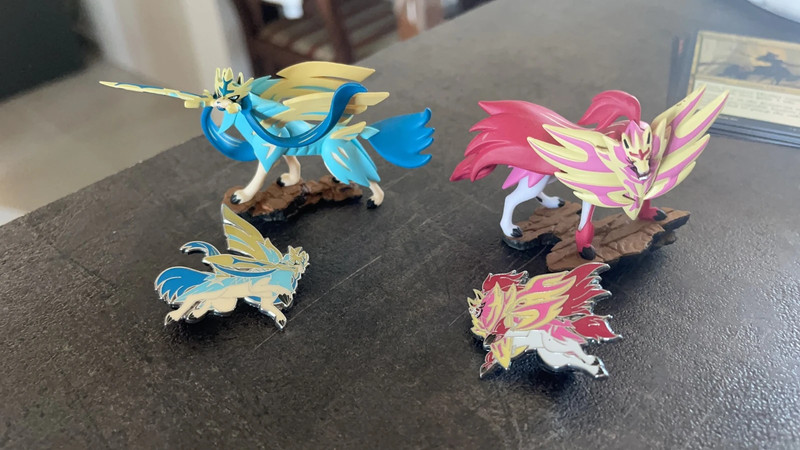 Pokémon Statuette e Spille Zenit Regale Zamazenta e Zacian