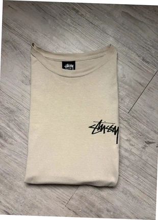 T-shirt Stüssy crème - Taille M, marca: Stüssy, estado: Muito bom, tamanho: M, €15.00, €16.45 inclui Proteção do Comprador