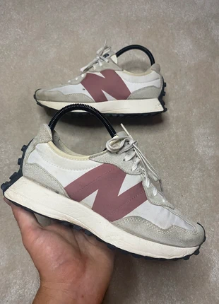 New Balance 327 beige et rose foncé, marke: New Balance, zustand: Gut, größe: 37, 24,90 €, 26,85 € inklusive Vinted-Käuferschutz