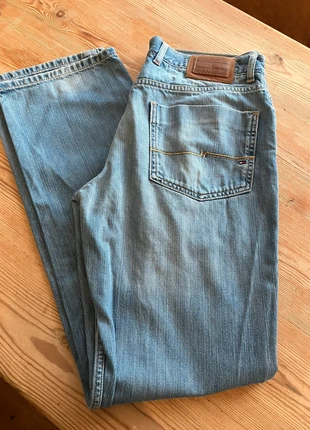 Lichtblauwe vintage Tommy Hilfiger jeans, marca: Tommy Hilfiger, estado: Muito bom, tamanho: PT 44 | W34, €24.00, €25.90 inclui Proteção do Comprador