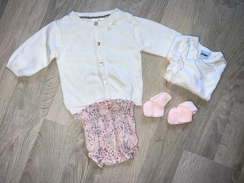 Ensemble 1 mois bébé fille bloomer Zara liberty fleurs gilet chaussons Bodie